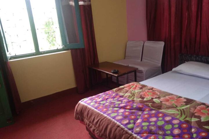 Room 6 of 28