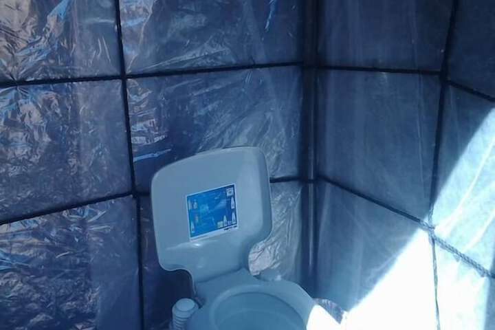 Room 6 of 10