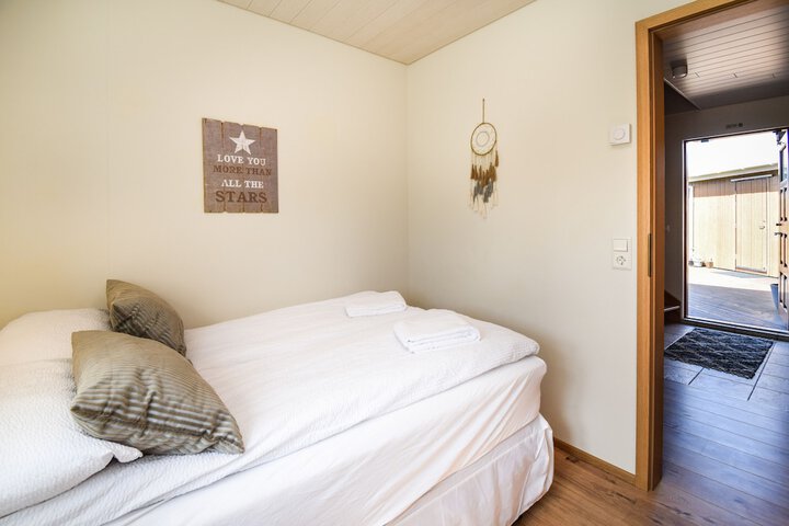 Room 7 of 32