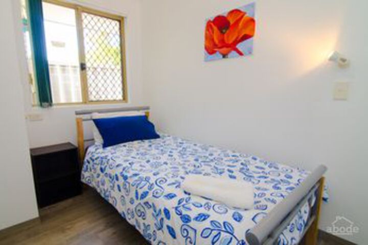Room 5 of 10