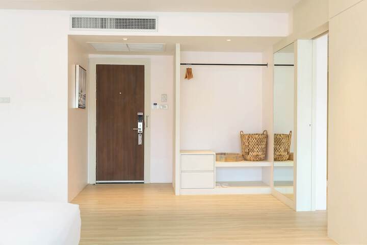 Room 7 of 126