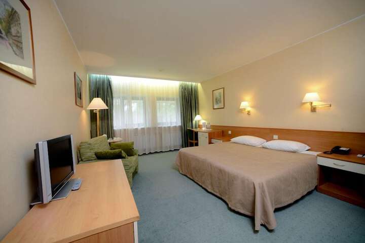 Room 7 of 42