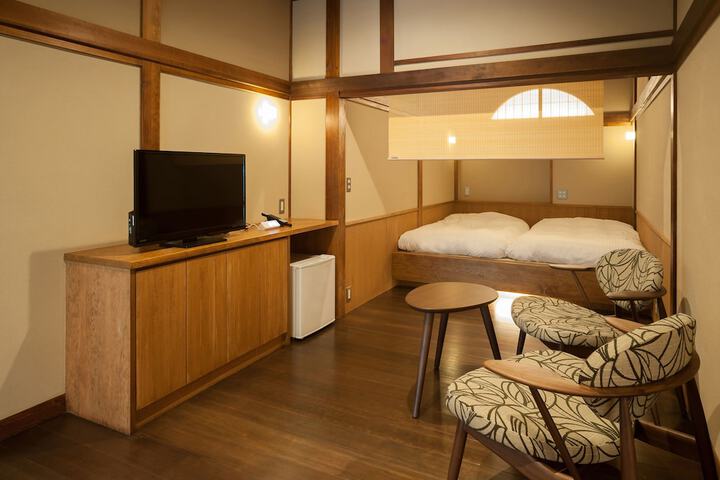 Room 10 of 46