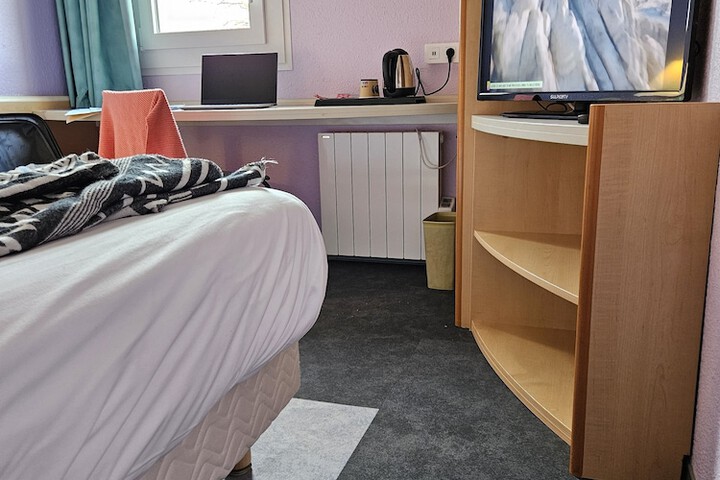 Room 12 of 63