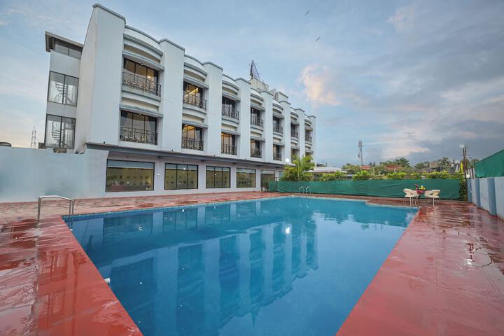 Hotel Pool