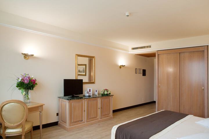 Room 15 of 87