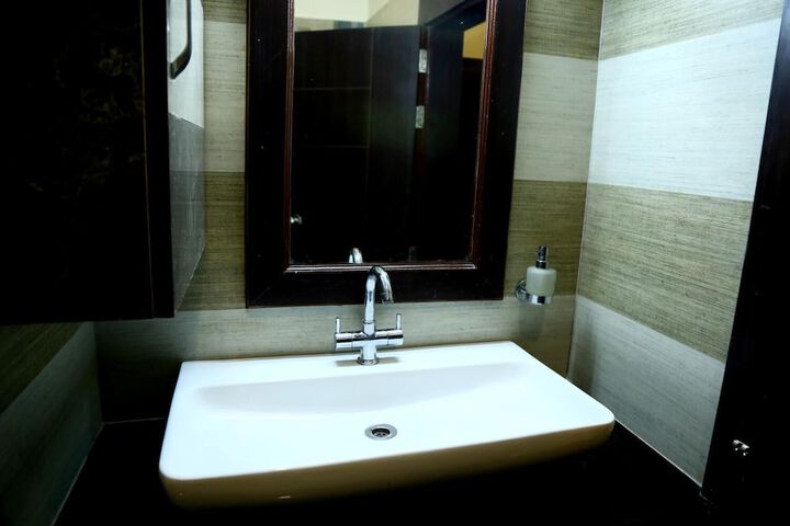 Room 16 of 39