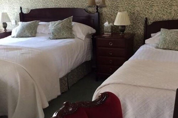 Room 6 of 17