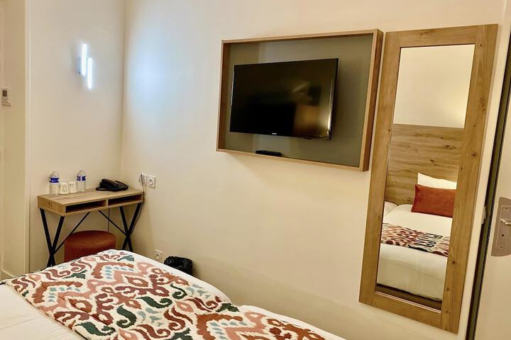 Room 6 of 76