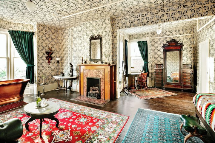 Room 18 of 25