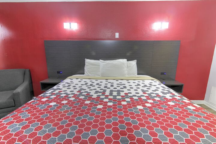 1 King Bed (7 of 7)
