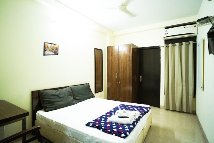 Room 10 of 24