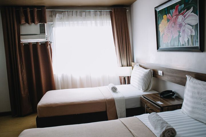 Room 32 of 46