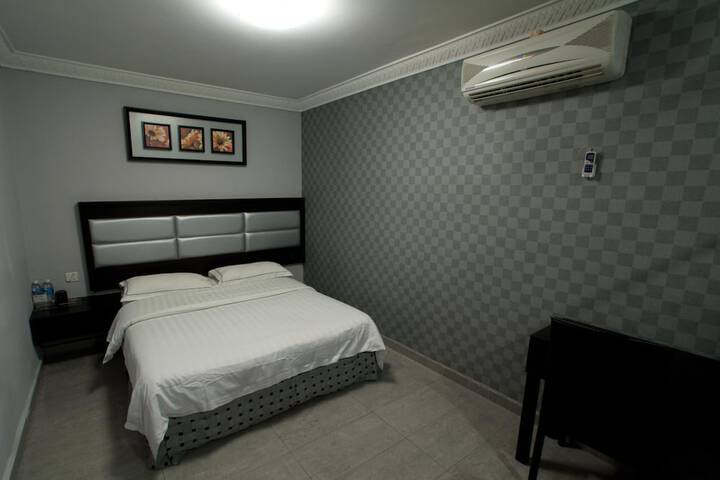 Room 14 of 30