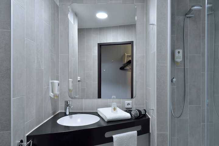 Room 20 of 34