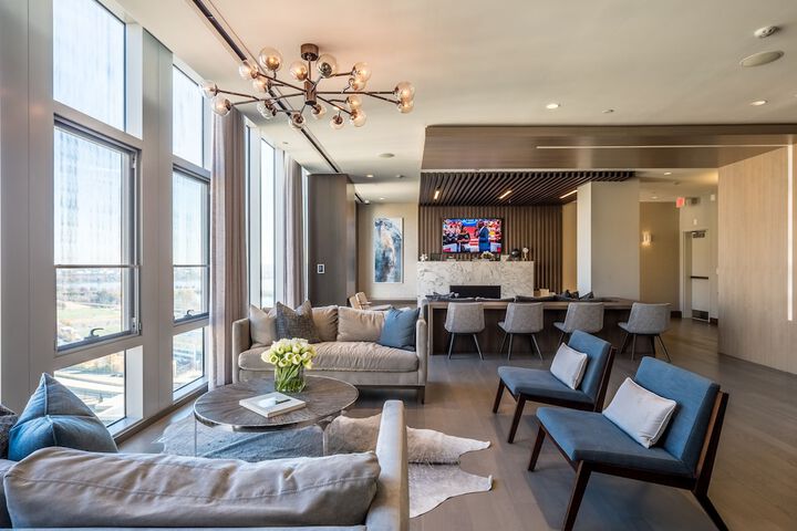 Lounge 124 of 150