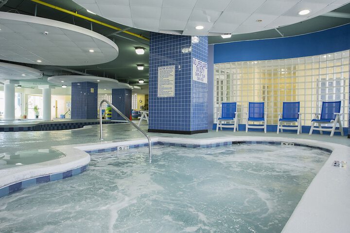 Indoor spa tub