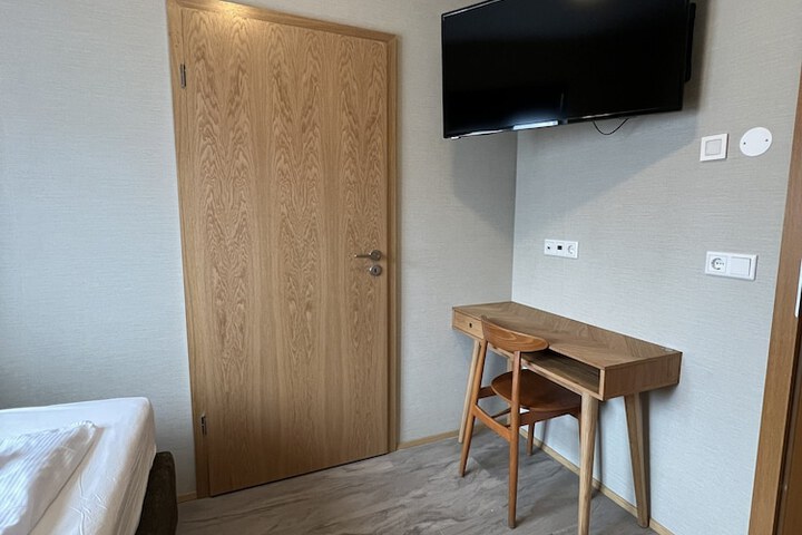 Room 12 of 79