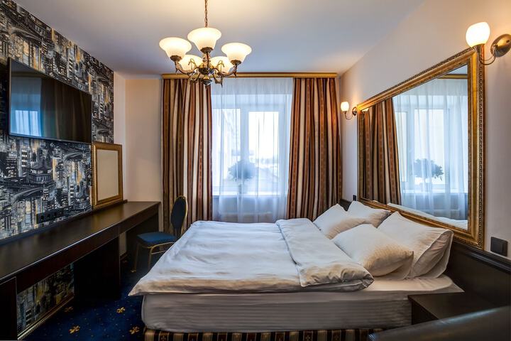 Room 7 of 33