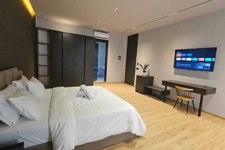 Room 7 of 48
