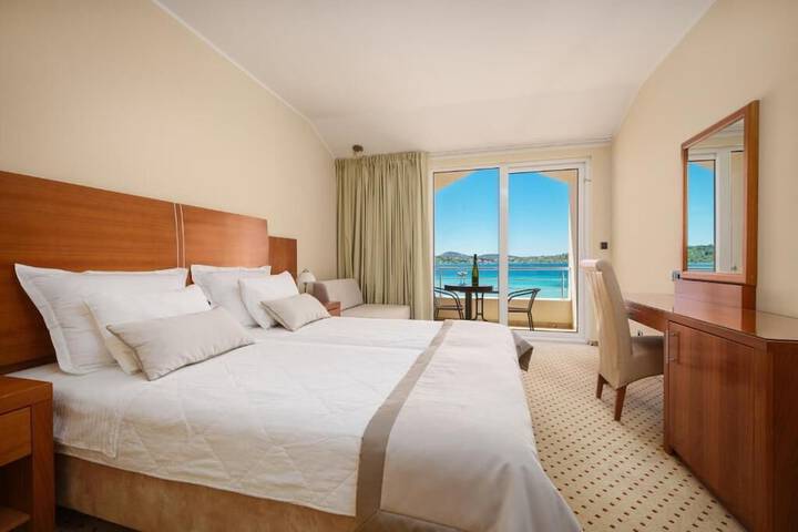 Room 2 of 19