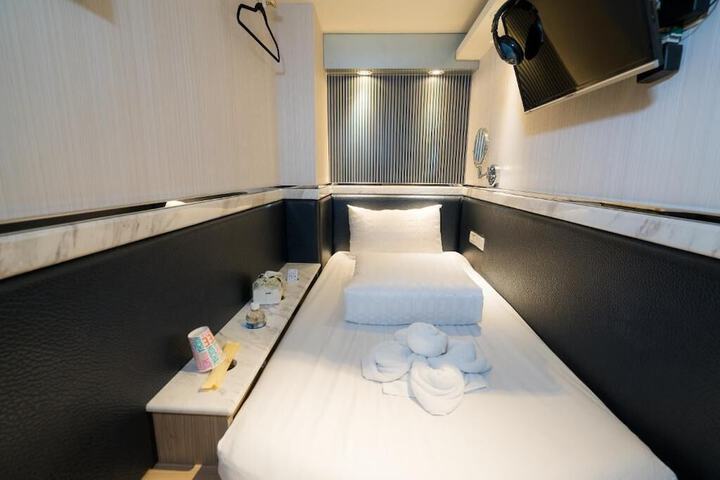 Room 36 of 61
