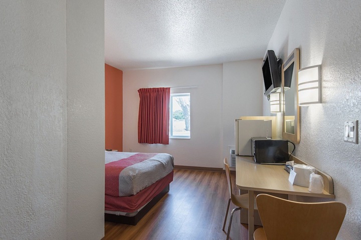 Room 10 of 38