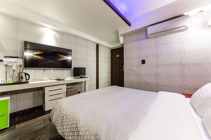 Room 20 of 37