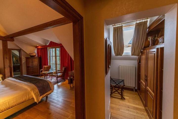 Room 9 of 46