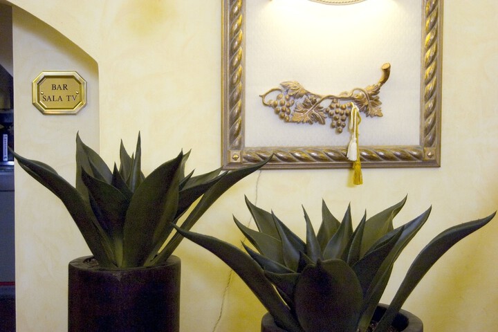 Hotel 2 of 142