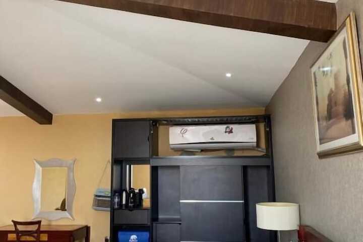 Room 2 of 85