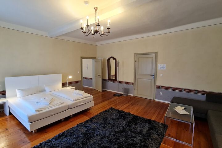 Room 56 of 174