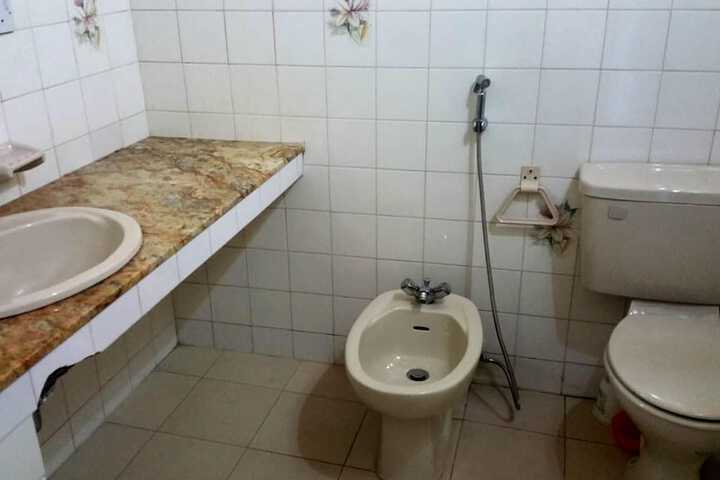 Room 4 of 7