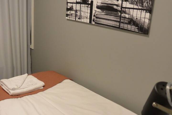 Room 5 of 32