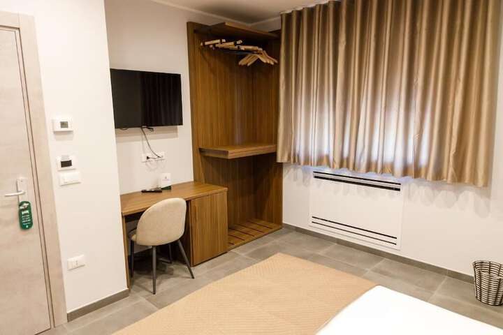 Room 6 of 40