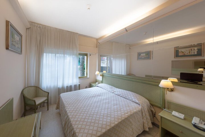 Room 9 of 48