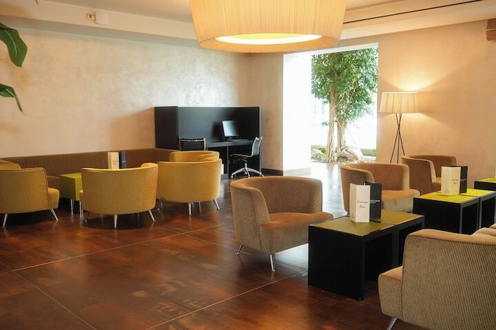 Lounge 108 of 132