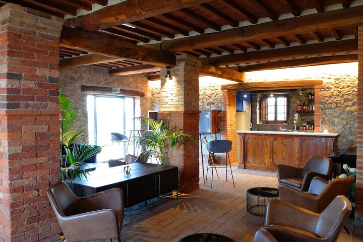 Lounge 60 of 81