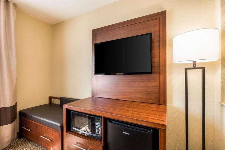 2 Queen Beds (4 of 17)