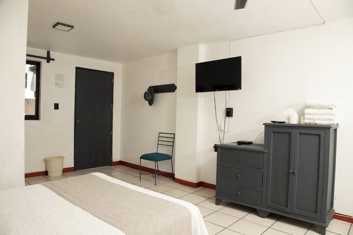 Room 25 of 38
