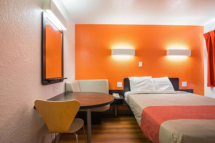 Room 28 of 75