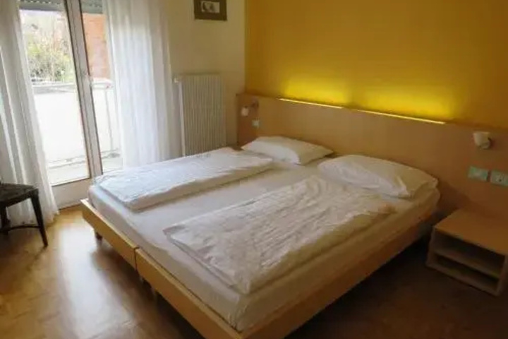 Room 2 of 13