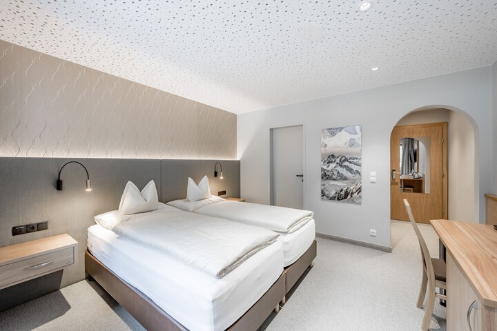 Room 17 of 106