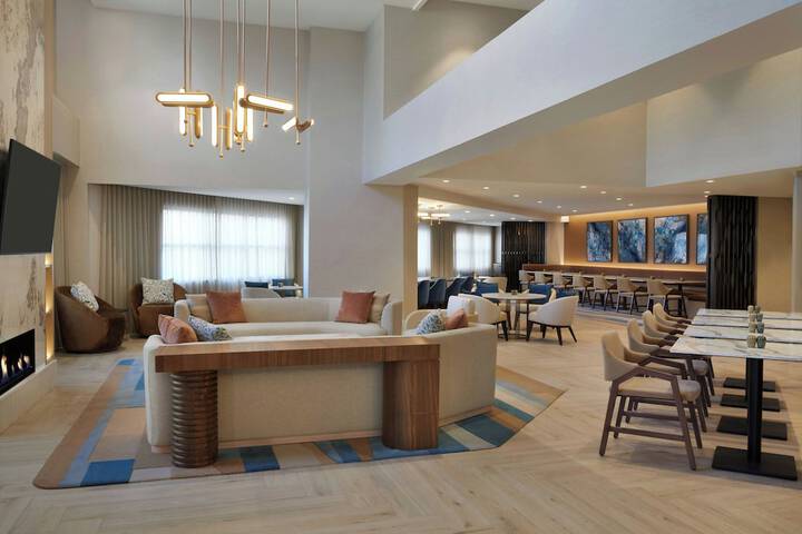 Lounge 50 of 64