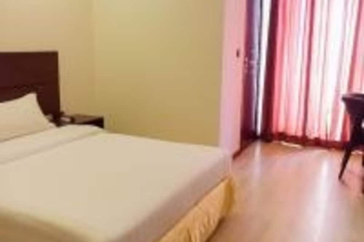 Room 10 of 35
