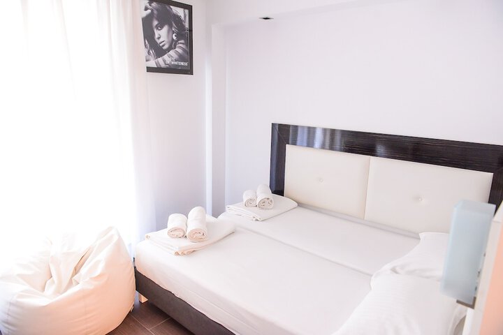 Room 14 of 38