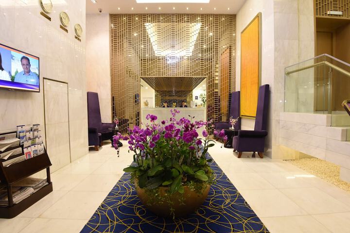 Entrance & Lobby