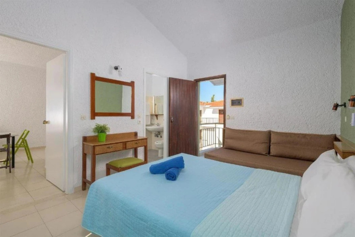 Room 4 of 34