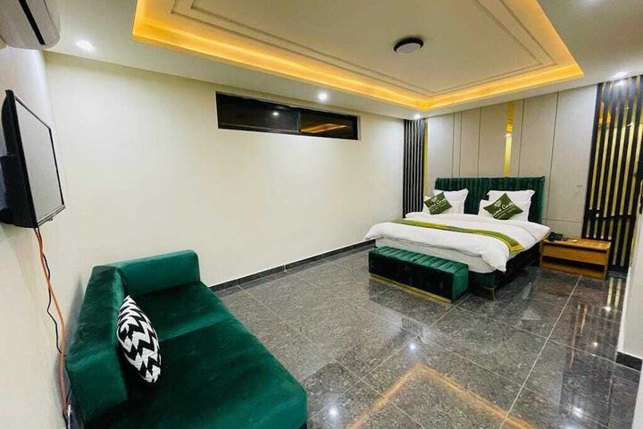 Room 4 of 35