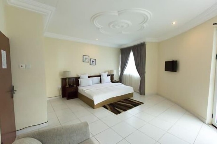 Room 7 of 19